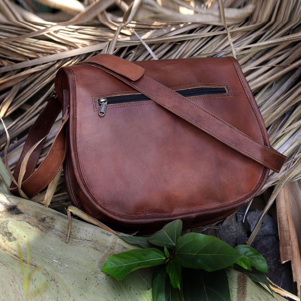 Handmade Leather Crossbody Saddle Bag – Vintage Travel Handbag